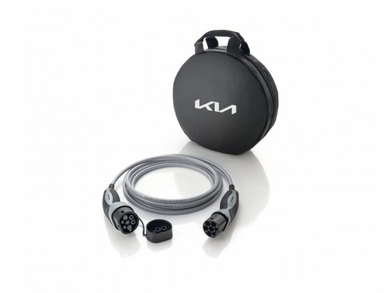 trifazen-kabel-za-zarejdane-na-elektromobil-kia-22-kw-tip-2-32-ampera-2.jpg Оригинален зареждащ кабел KIA Тип 2 | 22 kW | 32 A | 5 м